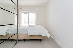 Apto em prédio c/ piscina 350m da praia RTG208
