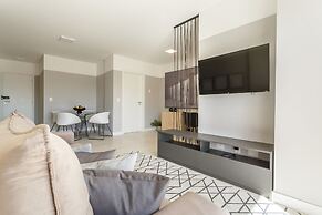 Apartment in the Center With Pool Rri103