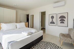 Apartment in the Center With Pool Rri103