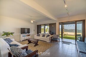 6BR Beachfront Home in Bombinhas Abm0101