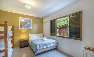 6BR Beachfront Home in Bombinhas Abm0101