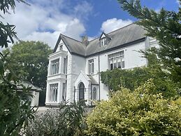 Queensbury Loft