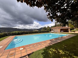 Nomad s Country - Cimo de Vila Mountain Window