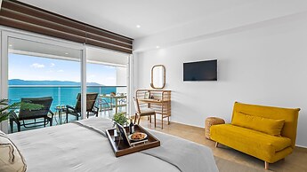 Stylish Beachfront 2BR - Balcony & Pools