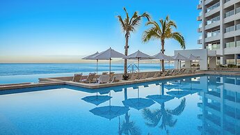 Stylish Beachfront 2BR - Balcony & Pools