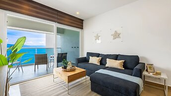 Stylish Beachfront 2BR - Balcony & Pools
