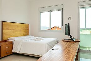 New Studio 4 min From Lagoa da Conceicao Ecm204