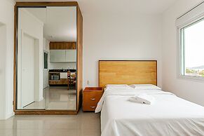 New Studio 4 min From Lagoa da Conceicao Ecm204