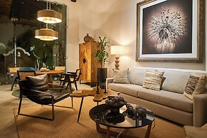 Singular Signature Residences