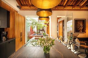 Singular Signature Residences
