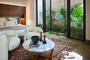 Singular Signature Residences