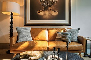Singular Signature Residences