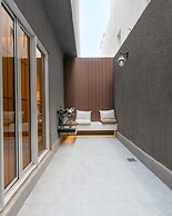 Three BR Spacious & Luxurious Flat in Hittin