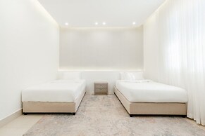 Three BR Spacious & Luxurious Flat in Hittin