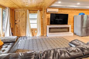 Glamping Getaway at Lake Carmi Cabin!