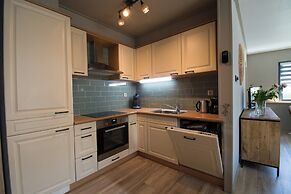 Modern 4-person Bungalow Near Beach