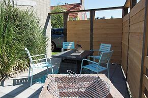 Modern 4-person Bungalow Near Beach