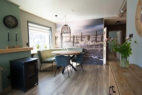 Modern 4-person Bungalow Near Beach