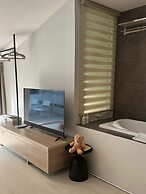 The Train Street Residence Ly Nam De