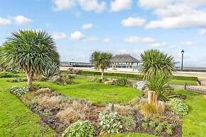 Stunning 1-bed Flat W/seaview, Garden Pet Friendly