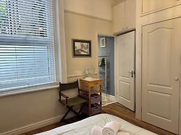 Stunning 1-bed Flat W/seaview, Garden Pet Friendly