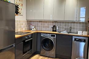 Stunning 1-bed Flat W/seaview, Garden Pet Friendly