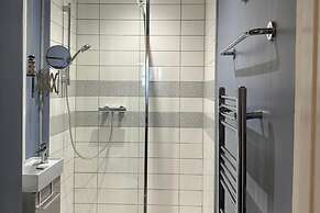 Stunning 1-bed Flat W/seaview, Garden Pet Friendly