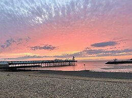 Stunning 1-bed Flat W/seaview, Garden Pet Friendly