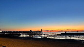 Stunning 1-bed Flat W/seaview, Garden Pet Friendly