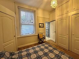 Stunning 1-bed Flat W/seaview, Garden Pet Friendly