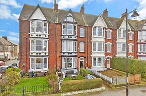 Stunning 1-bed Flat W/seaview, Garden Pet Friendly