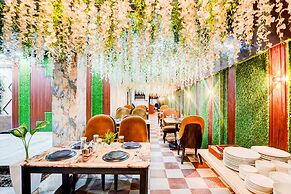 Fabhotel Dream Palace I