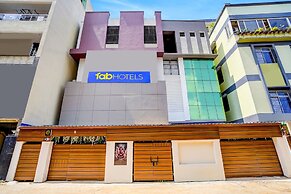 Fabhotel Dream Palace I