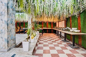 Fabhotel Dream Palace I