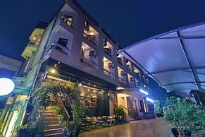 Fabhotel Shikha