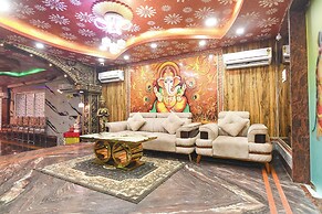 Fabhotel Rahi Crown