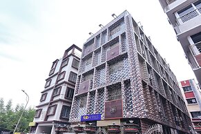 Fabhotel Rahi Crown