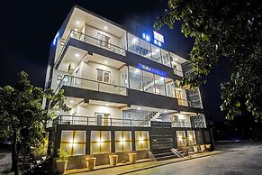 Fabhotel Shubh Palace