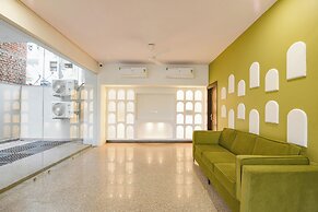 Fabhotel Black Pepper