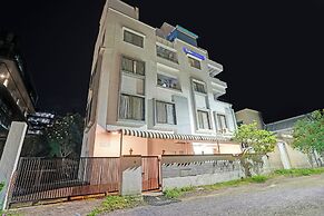 Fabhotel Royal Inn I