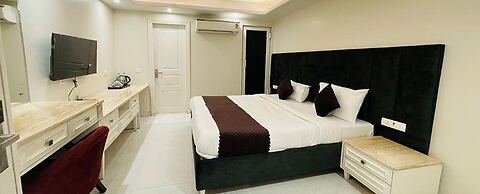 Fabhotel Lands Inn