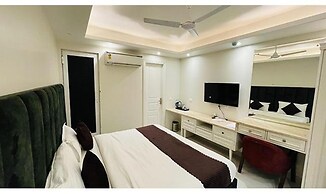 Fabhotel Lands Inn