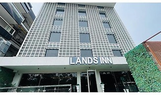 Fabhotel Lands Inn