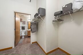 King Bed Great Location