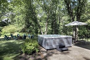 Catskill Estate w Epic Views hot tub