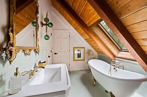 Catskill Estate w Epic Views hot tub