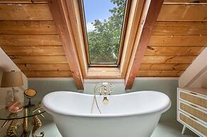 Catskill Estate w Epic Views hot tub