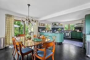 Catskill Estate w Epic Views hot tub