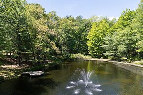 Catskill Estate w Epic Views hot tub