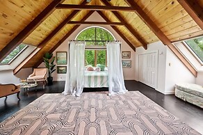 Catskill Estate w Epic Views hot tub